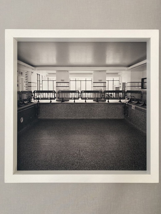 Piscina vuota — fotografia in bianco e nero incorniciata 60x60 cm