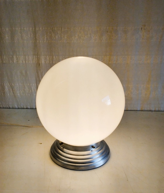 Image 1 of XXL-Tischleuchte aus opalisierendem Glas, 30 cm Durchmesser – Mitte des 20. Jahrhunderts