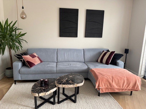 Geräumiges blaues Polipol-Sofa mit optimalem Sitzkomfort