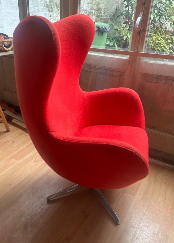 Image 1 of Réplica de la silla Red Egg
