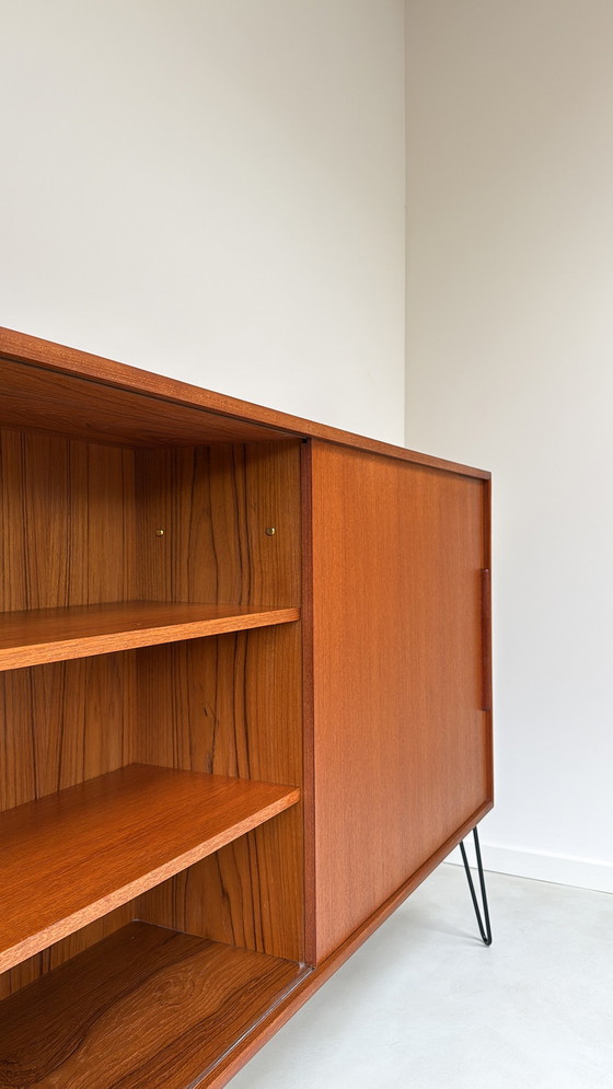 Image 1 of Buffet vintage en bois avec porte coulissante