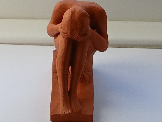 Terrakotta-Skulptur „Weinende Frau“ von Maurice De Korte – M de korte, Dekorative Objekte, Other (photo 6 of 8)