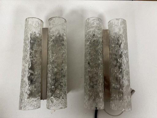 Juego de dos lámparas de pared con cristal de metal cromado, Doria Leuchten. Holanda, jaren 70