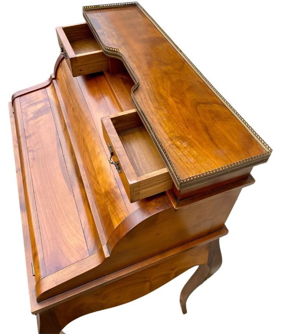 Image 1 of Scrivania a cilindro in stile Luigi XV, 6 cassetti