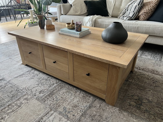 Image 1 of Couchtisch aus Eiche mit Stauraum