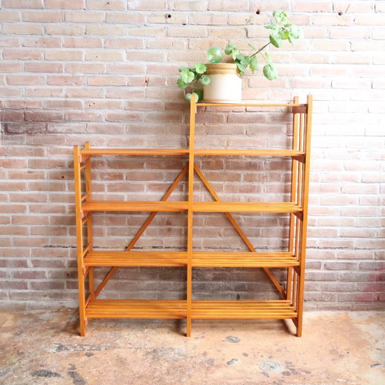 Image 1 of Libreria vintage con ante a doghe aperte, giocattoli e libri