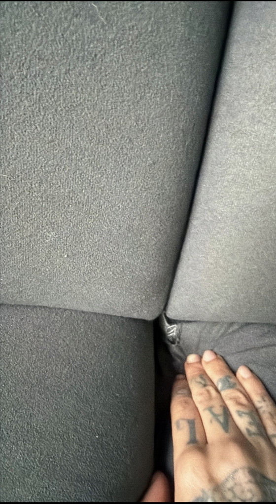 Image 1 of Comfortabele grijze hoekbank met lichte gebruikssporen