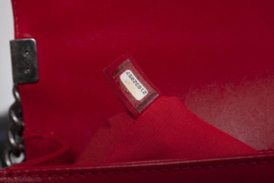Image 1 of Chanel, borsa Boy media trapuntata rossa