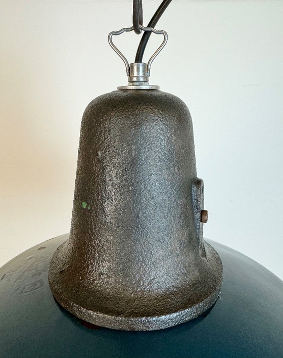 Image 1 of Lampe industrielle en émail bleu avec abat-jour en fonte, années 1960