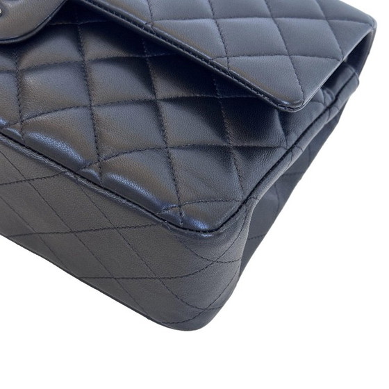 Chanel Classic Flap Medium – Crossbody bags, Lambskin (photo 6 of 17)