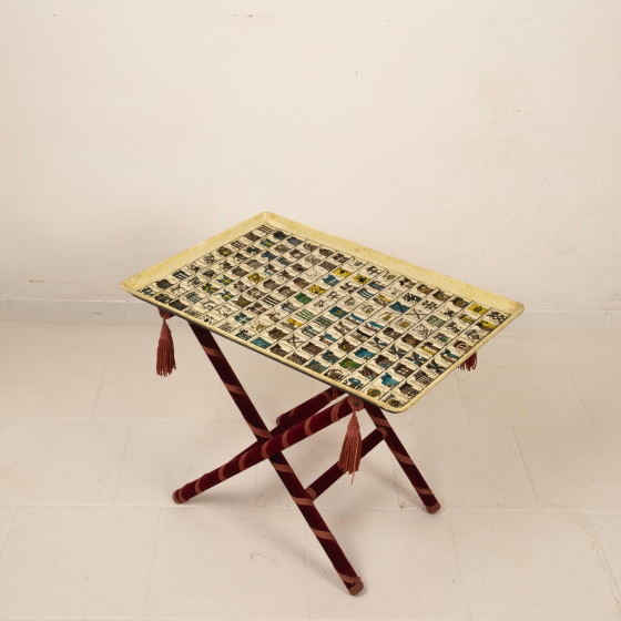 Vassoio araldico di Piero Fornasetti, montato come tavolo su base Foldes, anni '50 – Tavolini, Wood, Velvet (photo 14 of 20)