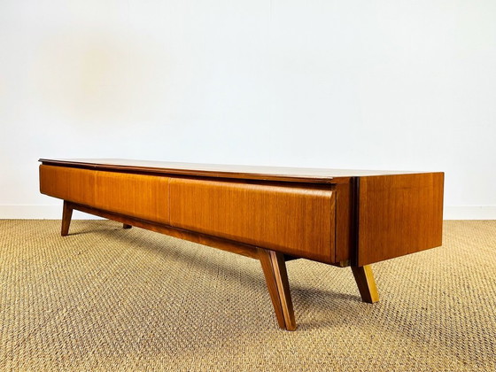 Image 1 of Aparador bajo escandinavo de teca con 3 cajones y patas inclinadas, 1960.