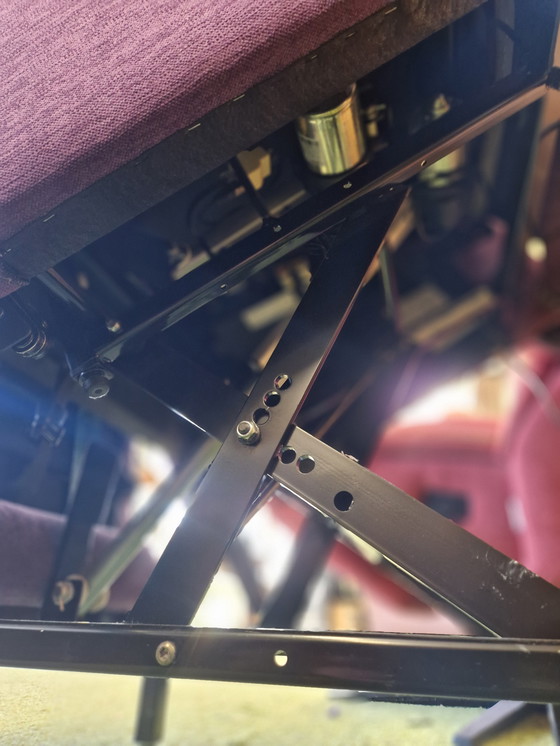 Image 1 of FitFORM elektrische relaxfauteuil/liftstoel – paarse stof – model 580 M3