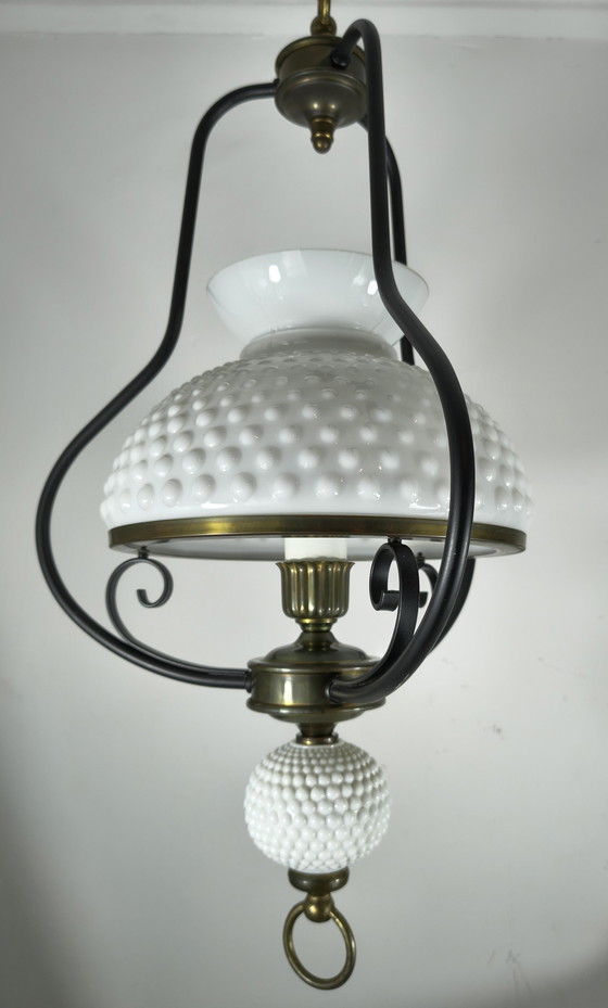 Image 1 of Lámpara de aceite antigua de cristal opalino