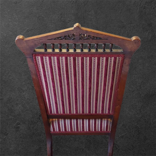 chaise victorienne en noyer sculpté