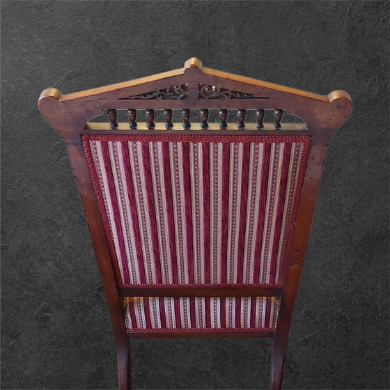 Image 1 of chaise victorienne en noyer sculpté