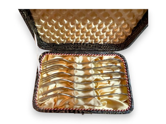 Image 1 of Antieke Duitse taartvorken van Wellner, daterend uit het begin van de 20e eeuw (ca. 1910-1930), in originele kist.