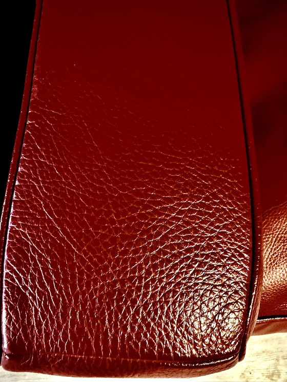 Image 1 of 2 vintage LC2 Le Corbusier stoelen in rood leer, Italië, jaren 80