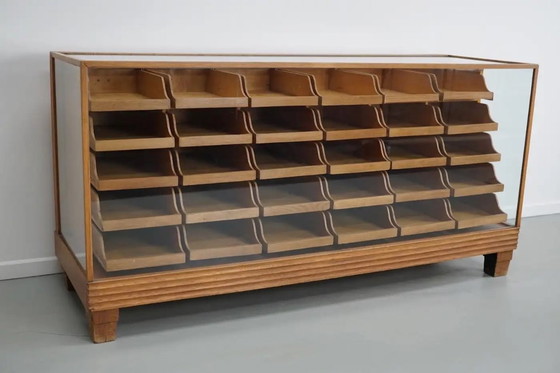 Image 1 of Antieke Britse haberdashery kast / winkeltoonbank in esdoorn en eikenhout, 1920/30s