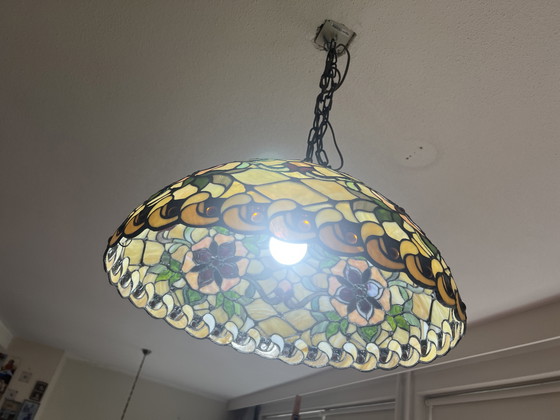 Image 1 of Lampada a sospensione vintage in stile Tiffany degli anni '80 con vetro opalino.