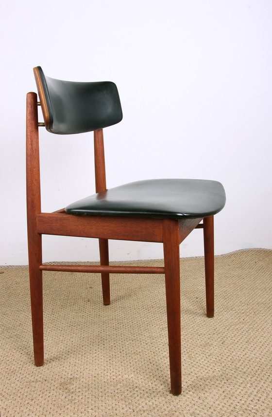 Image 1 of Juego de ocho sillas danesas de teca, polipiel negra y latón de Sven Chrobat para Sax, 1960