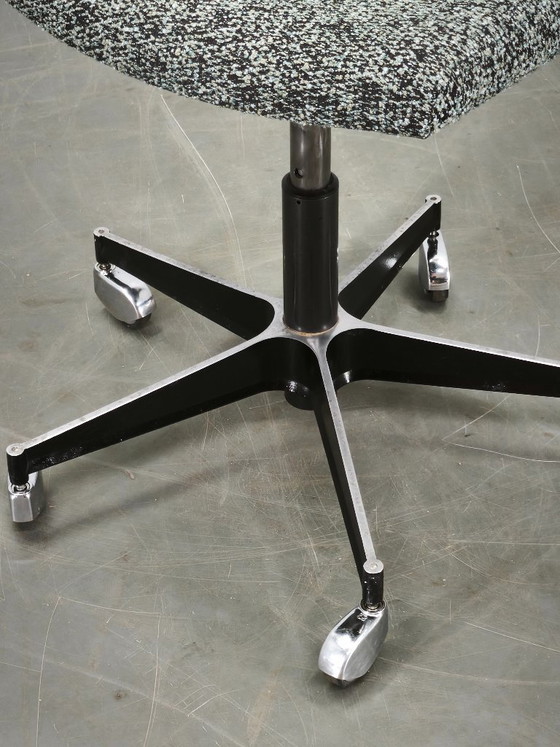 Silla de oficina giratoria André Cordemeyer para Gispen, Países Bajos, años 60 – Sillas giratorias, Metal (photo 7 of 14)