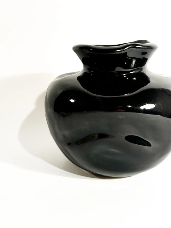 Vaso in ceramica nero dipinto italiano anni '80, forma ammaccata – Vasi, Italian Design (photo 5 of 6)