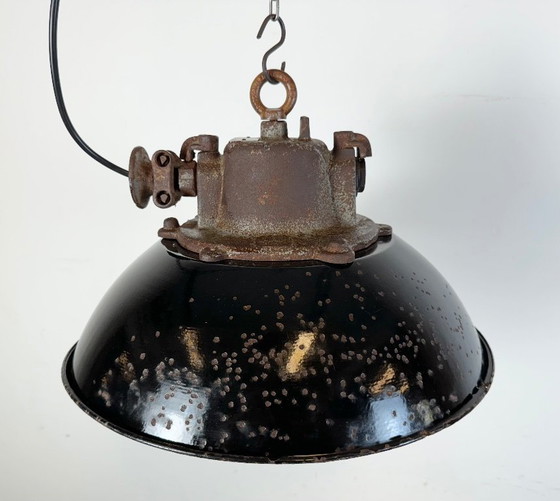 Image 1 of Industrielle Käfig-Pendelleuchte aus schwarzer Emaille und Gusseisen, 1960er Jahre
