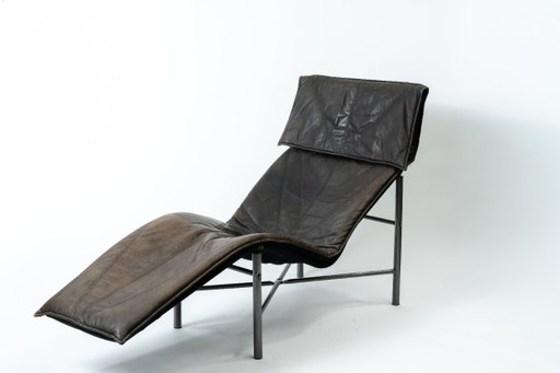 Tord Björklund – „Skye“ Chaiselongue, Relaxsessel, 1980er Jahre, dunkelbraun