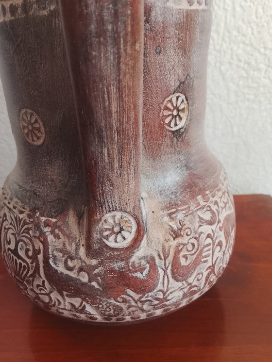 Image 1 of Handgemaakte Griekse Keramische Kruik – Antieke Stijl Reliëfkunst