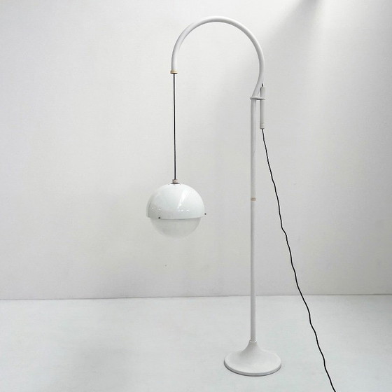 Image 1 of Lampada da terra modello 4055 bianca di Luigi Bandini Buti per Kartell, anni &#39;60