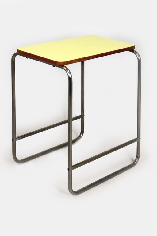 Table d'appoint en acier tubulaire de style Bauhaus, Tchécoslovaquie, années 1940