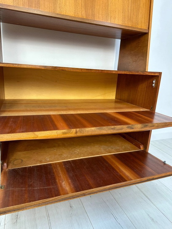 Image 1 of Mobiletto vintage in noce di Franz Ehrlich per VEB Deutsche Werkstätten Hellerau, design tedesco, anni '50