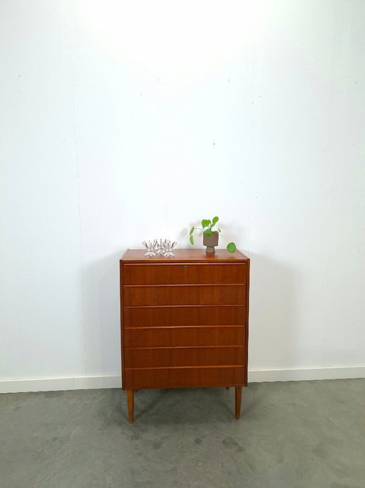 Teak chest of drawers from Denmark with 6 drawers