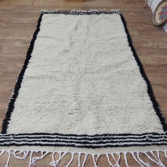 Image 1 of Minimal Moroccan Beni Ourain Rug – Minimalistisch Berbertapijt | 250 × 147 cm