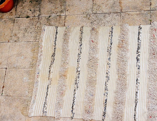 Tapis berbère marocain handira 260x130 cm réversible en laine et sequins