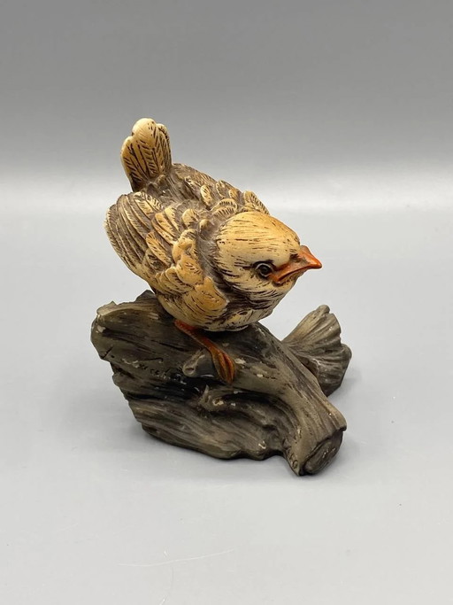 Vogelbeeldje van hars – Mus op een tak – Vintage naturalistische stijl – decoratieve objecten