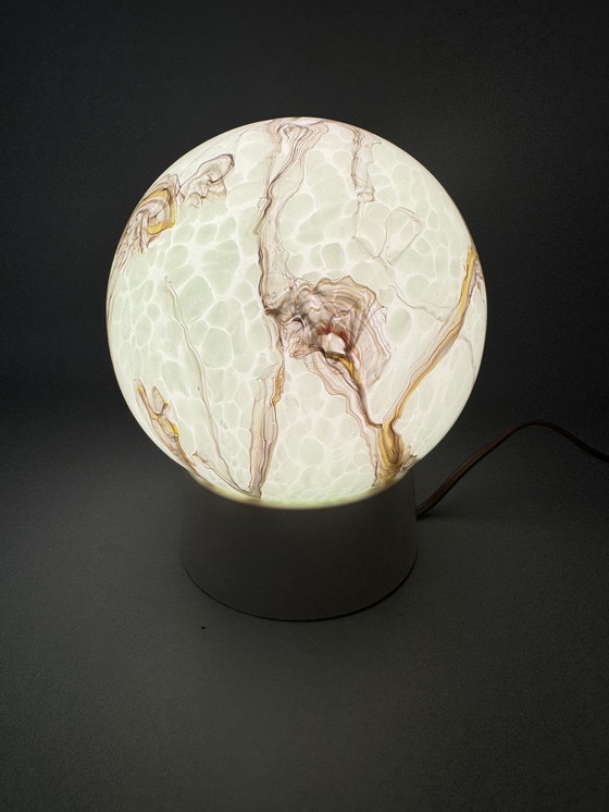 Image 1 of Lampada da soffitto vintage verde opalino con effetto marmo: un'attrazione retrò suggestiva