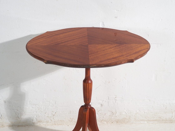 Antiker Dreibein-Beistelltisch aus Mahagoniholz – Mitteleuropa, ca. 1930 – Beistelltische, Vintage (photo 37 of 40)
