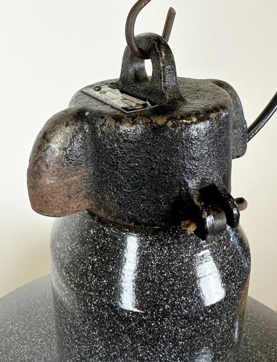 Image 1 of Grande lampada industriale in smalto grigio con parte superiore in ghisa, anni '60