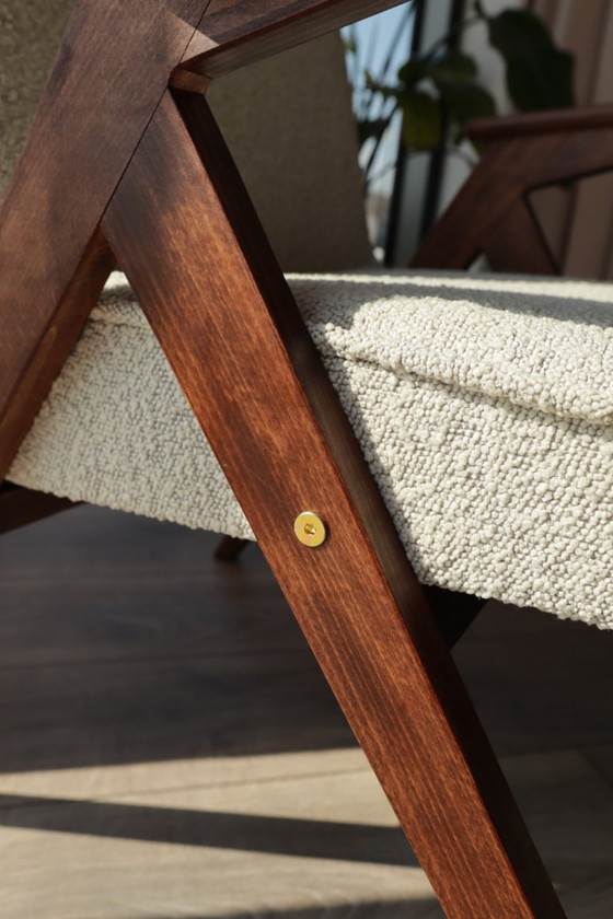 Image 1 of Fauteuil scandinave blanc cassé en bouclette, signé Chierowski