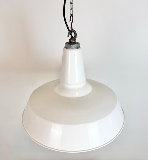 Image 1 of Industriële hanglamp van wit emaille van Benjamin USA, jaren 60.