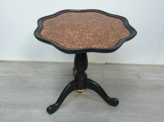 Image 1 of BASE ronde unique en noir + cuivre, avec surface en pièces de monnaie, bois massif Art Nouveau 1930