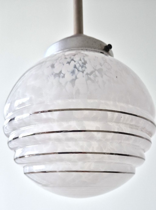Französische Art-Deco-Glaskugel-Pendelleuchte – 1930er Jahre
