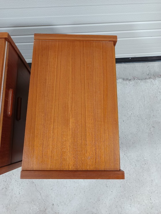 Image 1 of Bellissimo set di 2 comodini originali vintage in teak.