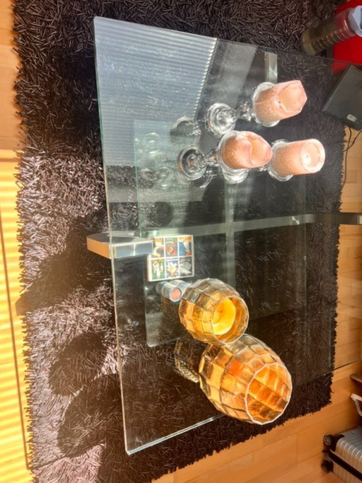 Elegante mesa de centro de cristal de 110 x 110 cm.