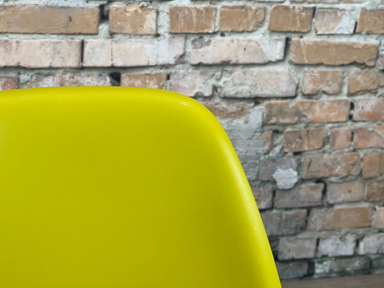 Vitra DSW moutarde/noir - PLUSIEURS EXEMPLAIRES EN STOCK – Chaises & fauteuils, Metal, Plastic (photo 9 of 16)