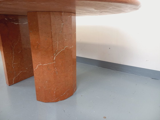 Image 1 of Vintage ovale eettafel van roze marmer uit de jaren 70/80.