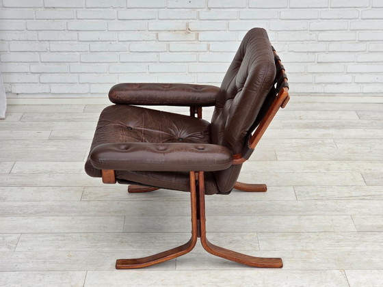 Image 1 of Poltrona norvegese degli anni '70 di Jon Hjortdal, pelle per mobili, legno curvato, tela.