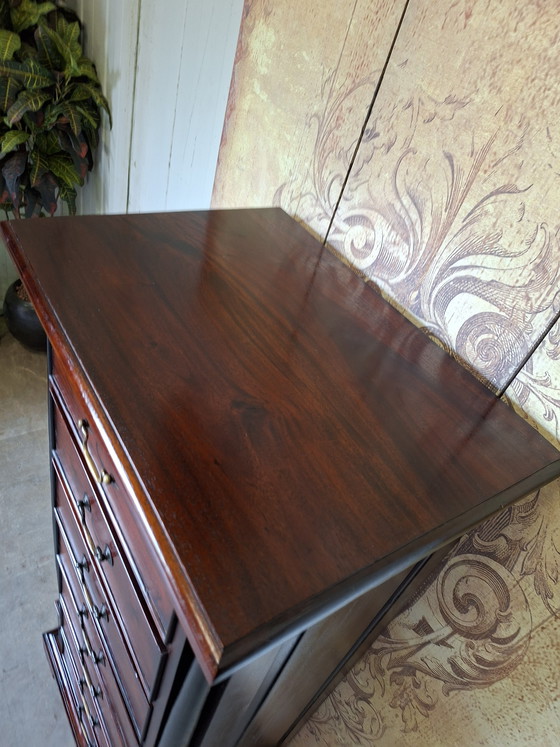 Image 1 of Cassettiera classica in mogano, schedario, stile Impero. Dimensioni: 62x45 cm e 137 cm di altezza.